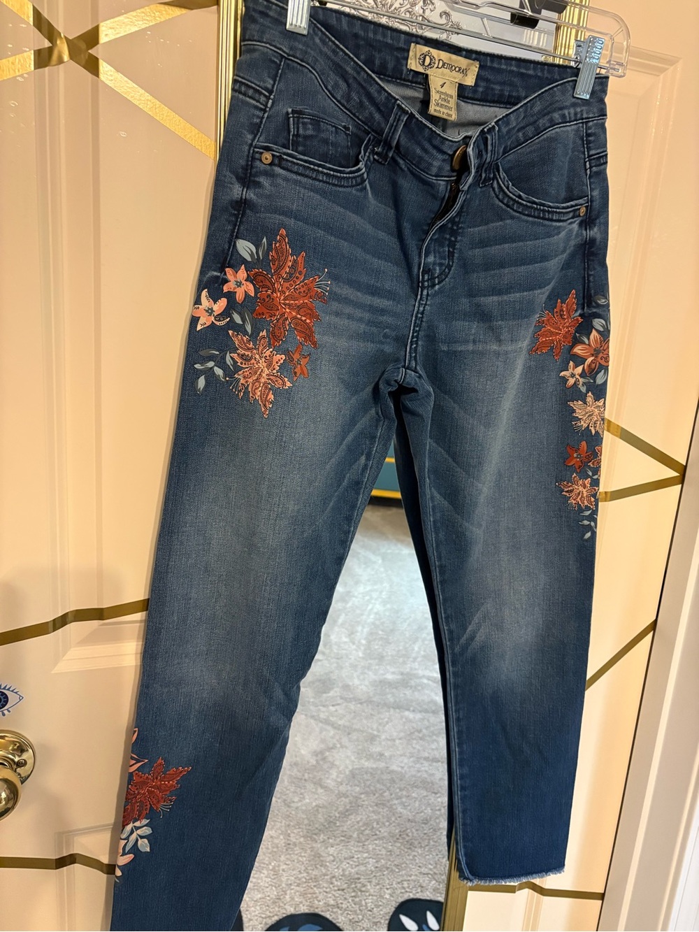 Democracy Seamless Ankle Skimmer Jeans size 4
